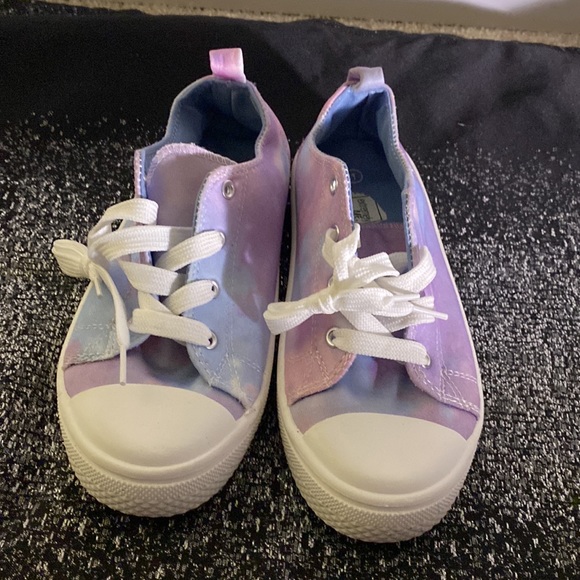 Sneakers - Picture 3 of 11